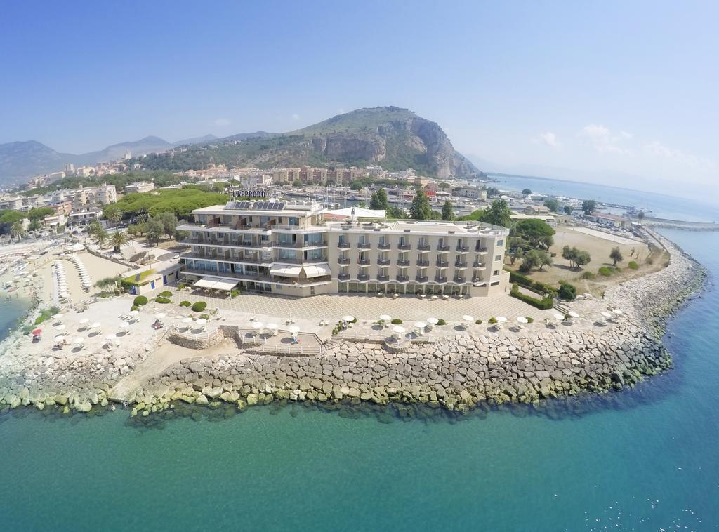 Grand Hotel L'Approdo Терачина Екстериор снимка