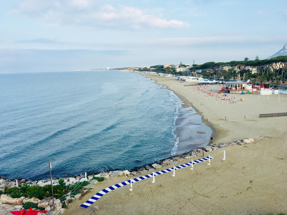 Grand Hotel L'Approdo Терачина Екстериор снимка