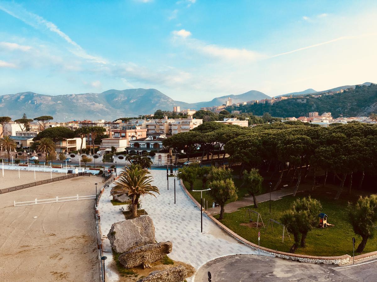 Grand Hotel L'Approdo Терачина Екстериор снимка